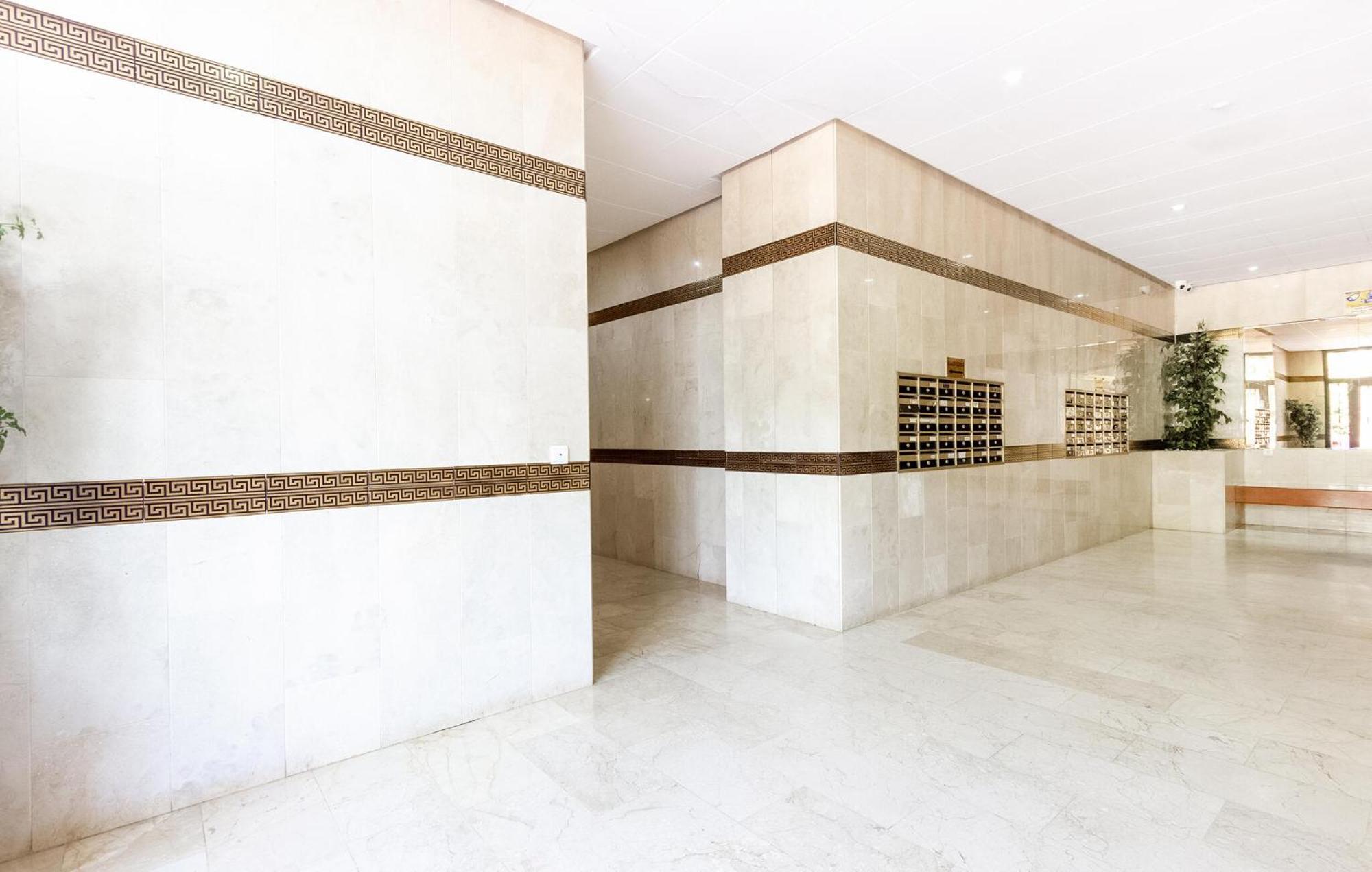 Nice Apartment In Torrevieja With Kitchen Eksteriør billede